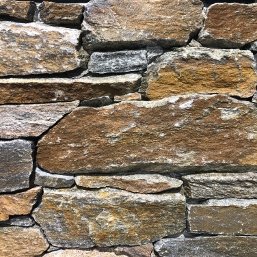 Rustic Quartzite Loose Walling (installed)